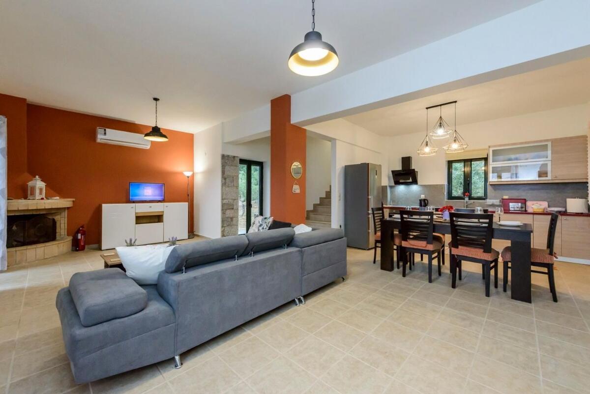 Villa Mani's Kept Secret - Seaview Lida